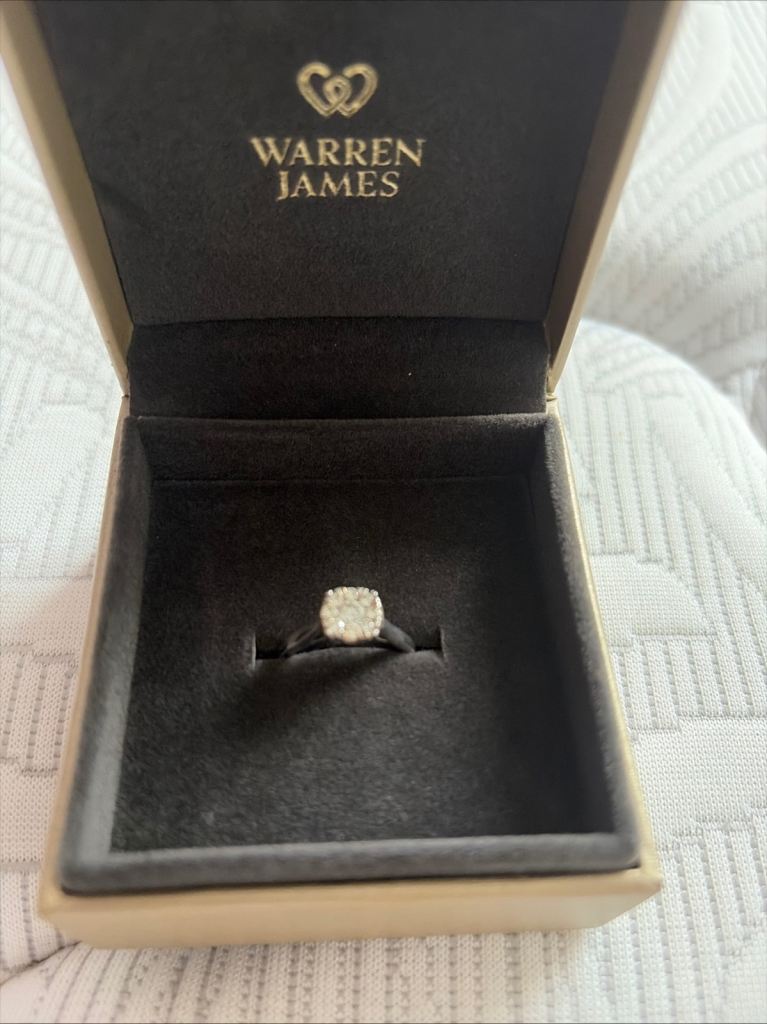 Warren James Gold Ring with Large Diamond and 8 Small Diamonds