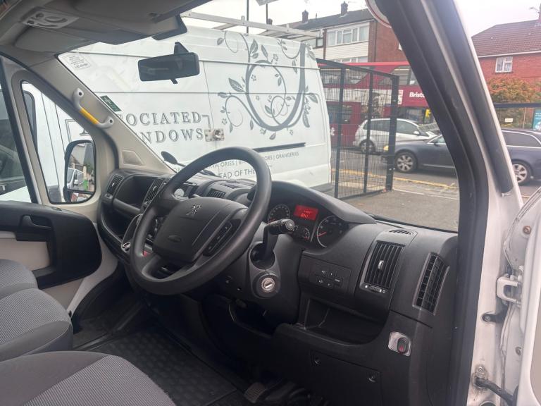 2013 Peugeot Boxer  2.2 HDi 440 Window Van 4dr Diesel Manual FWD L4 H2 (130 bhp) Minibus Diesel M...