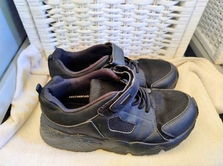 Teenage size 4 boys trainers