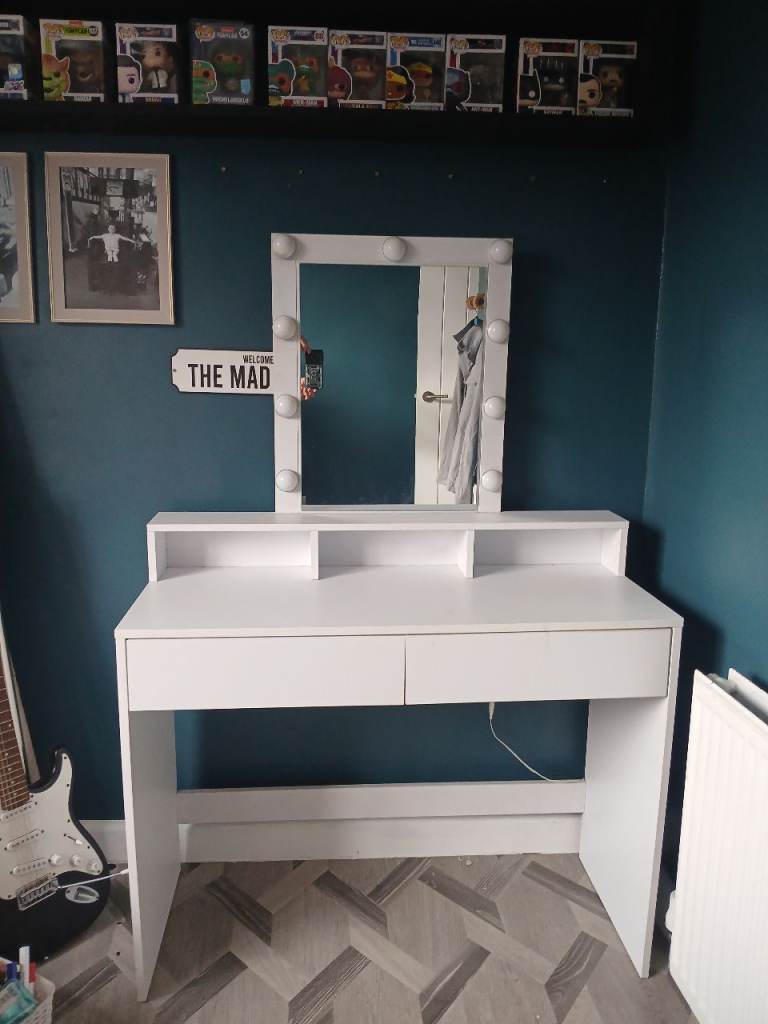 White Dressing Table with Hollywood Mirror – Good Condition