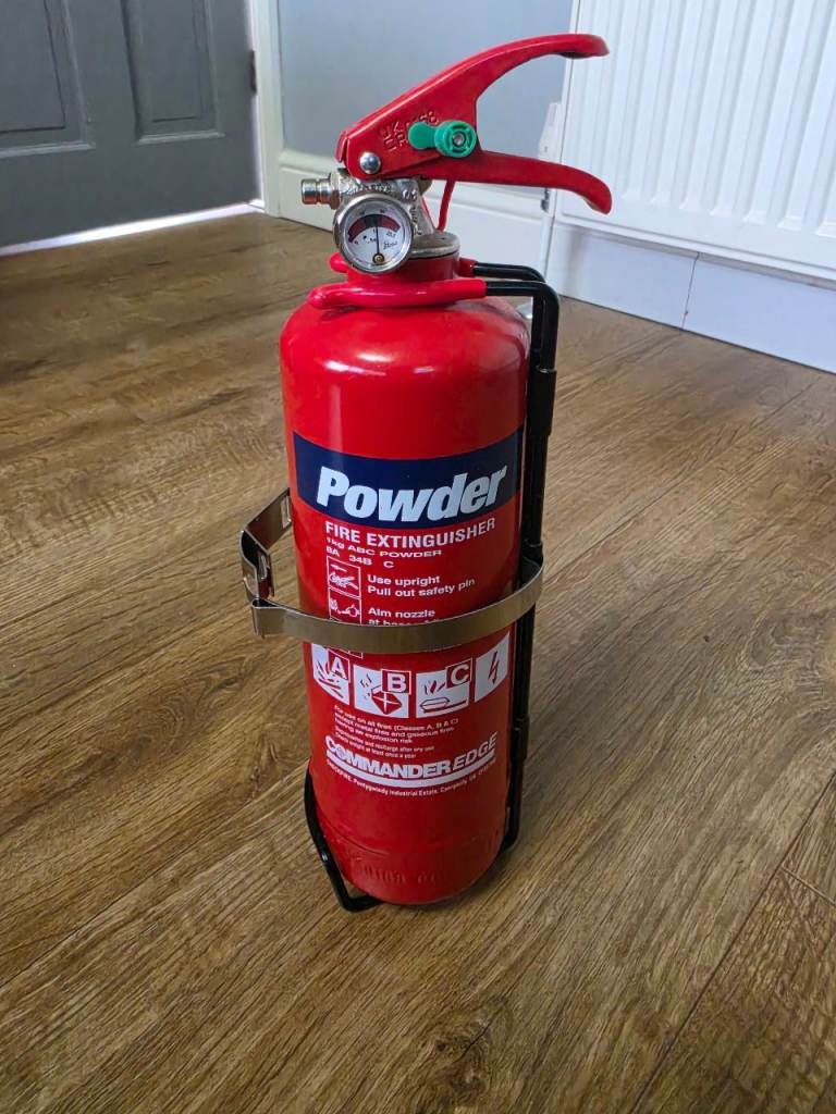 Unused CommanderEDGE 1kg ABC powder fire extinguisher with bracket