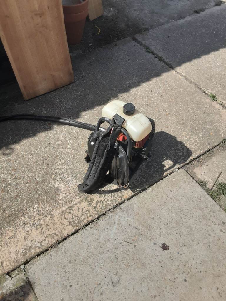 Backpack bush cutter 