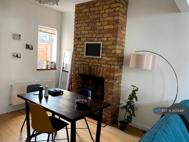 2 bedroom house in Pitchford Street, London, E15 (2 bed) (#2824341)