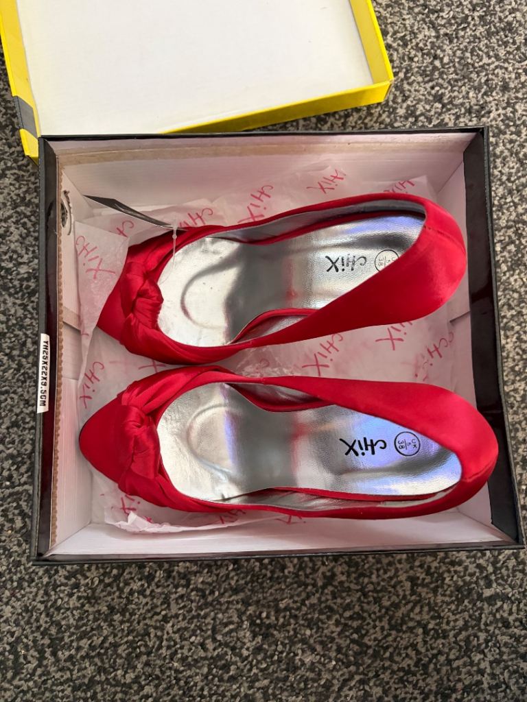 Red wedding or dressed shoes 