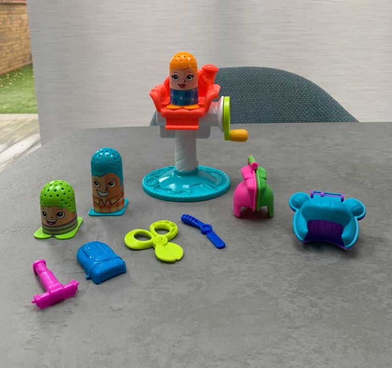 Play Doh Buzz n’ cut fuzzy funny hair salon
