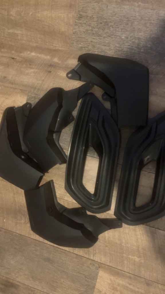 Ford Transit Custom 2017–2019 Front Bumper Trim Set – Fog Grilles + Lower Inserts