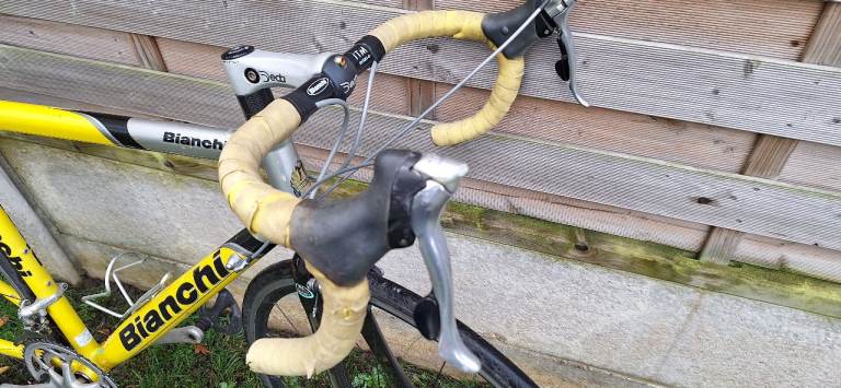 Road bike Bianchi 23in wheels 