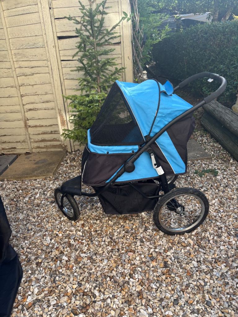 Doggy pushchair 