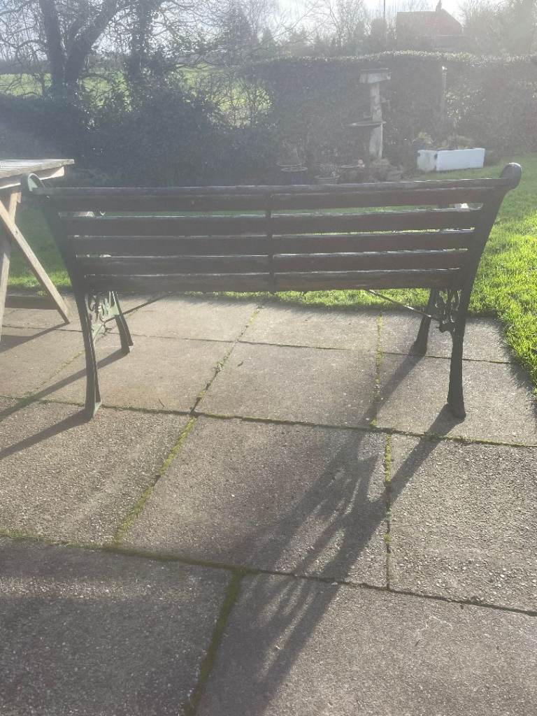 GARDEN BENCH