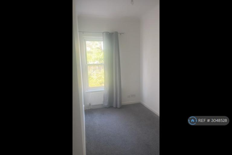 1 bedroom house in Manor Road, Wallington, SM6 (1 bed) (#3048528)