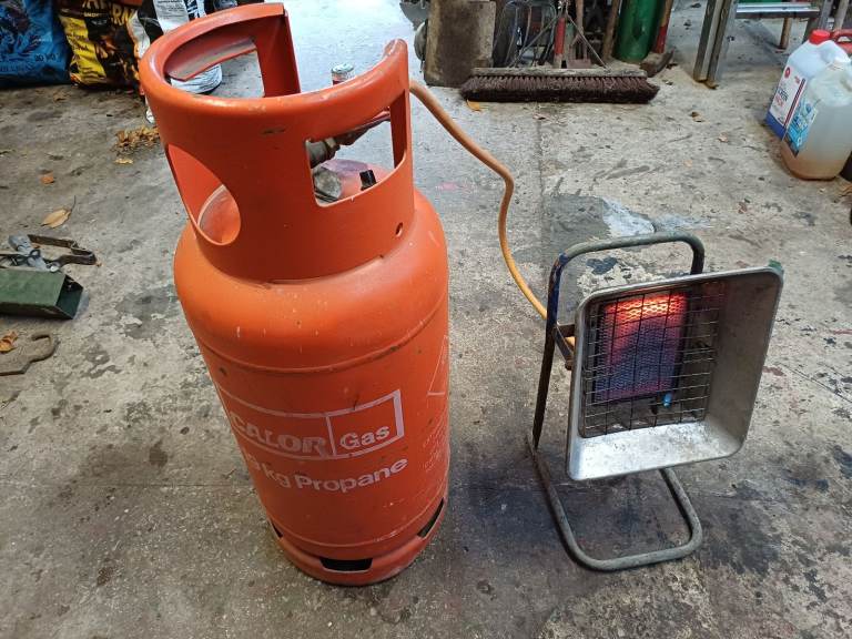 image for 19kg propane bottle/regulator/heater