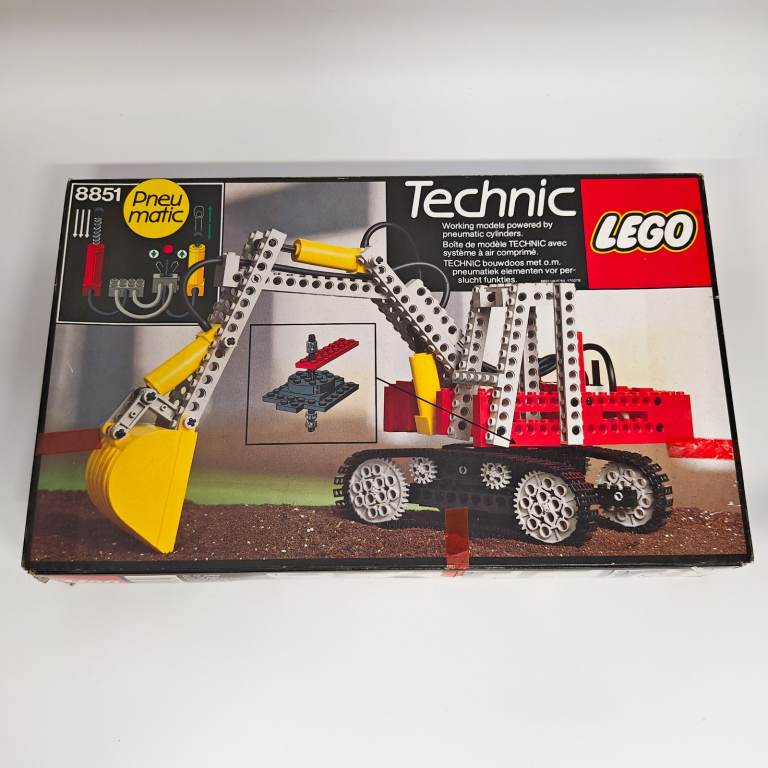 LEGO Technic 8851 Excavator (1984) – Vintage Pneumatic Set with Box