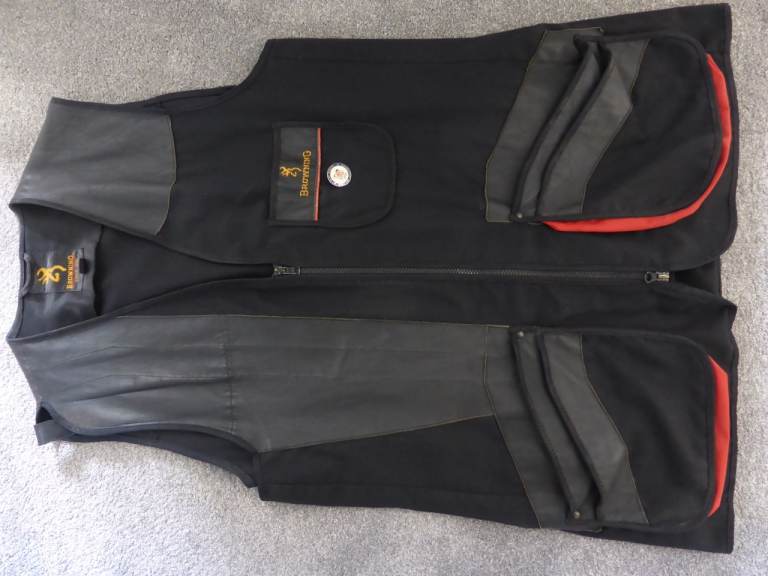 Browning Masters skeet / shooting vest. Very good used condition.