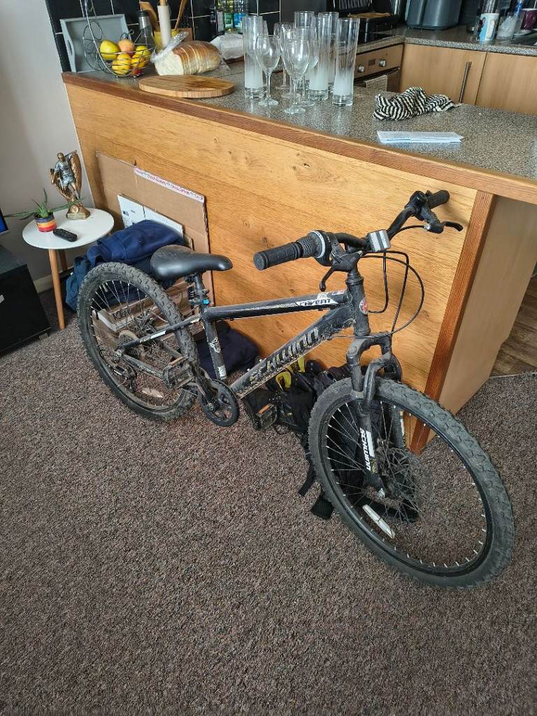 Schwinn caveat mountain bike