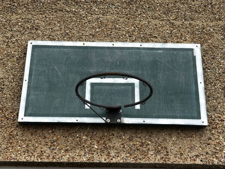 Free basketball outdoor system 