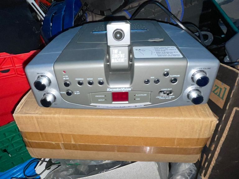 KARAOKE PLAYER: CD+GRAPHICS KARAOKE SYSTEM WITH VIDEO CAMERA SMVG-608