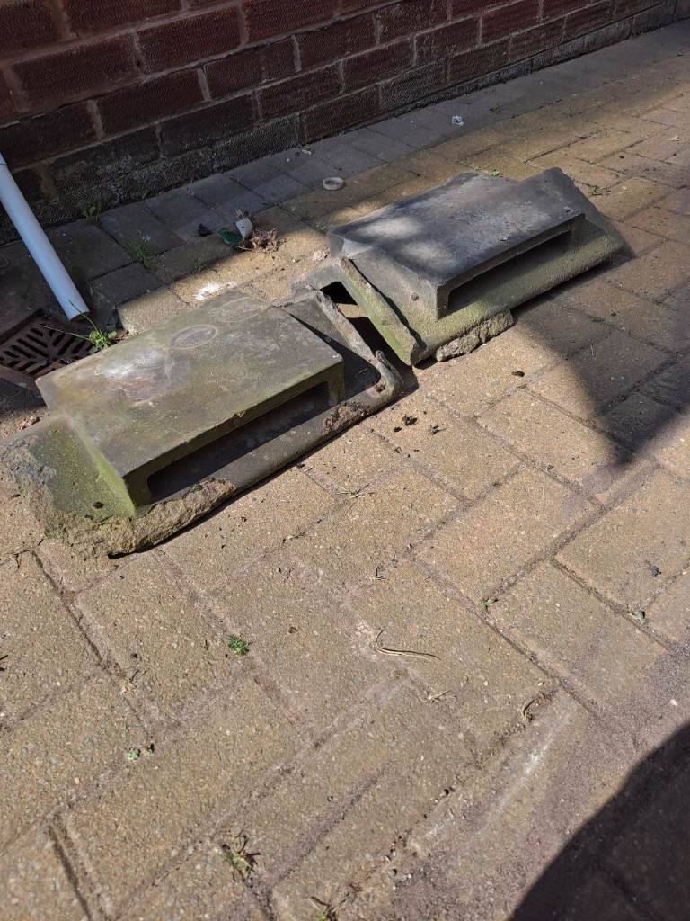 stone apex roof vent used 2 off