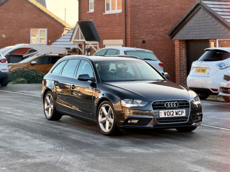 •2011 BMW 318D M Sport Individual LCI 6 Speeds. 