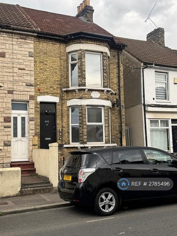 1 bedroom flat in Luton Road, Chatham, ME4 (1 bed) (#2785496)