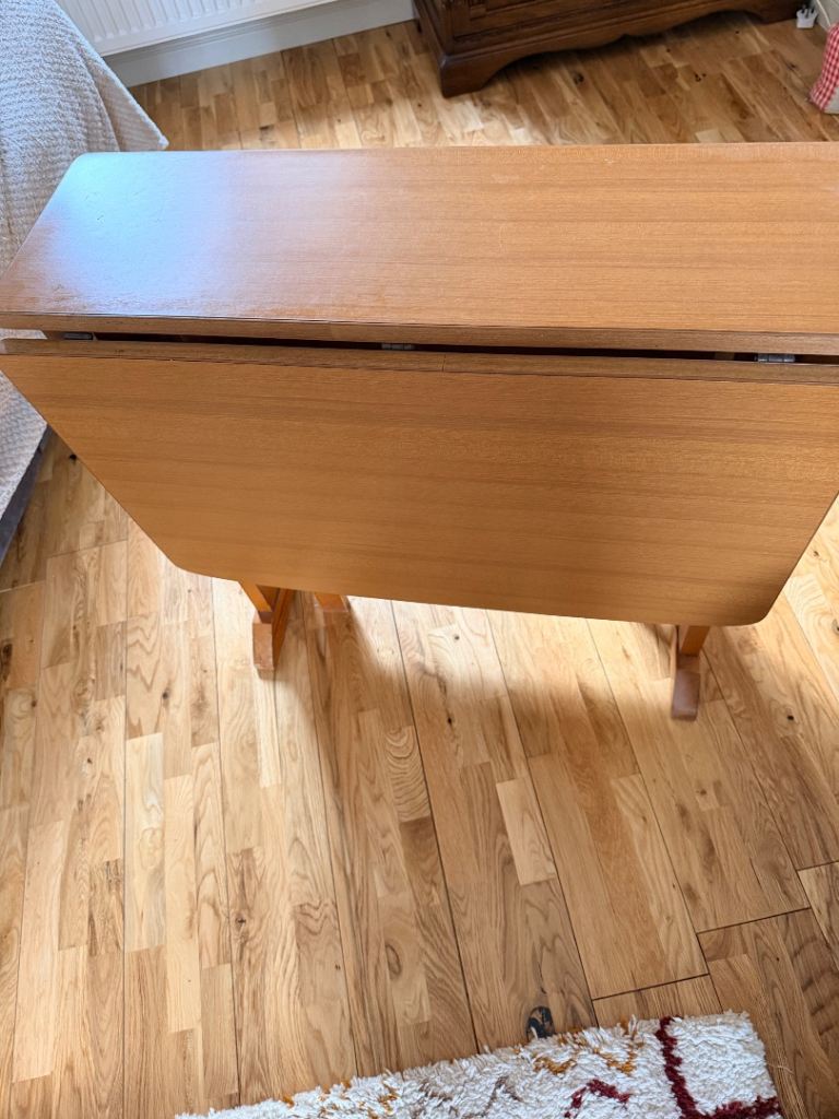 Drop leaf table 