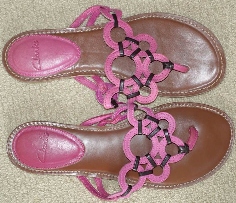Ladies' pretty and comfortable flat sandals by Clarks. Brown and pink leather footbed