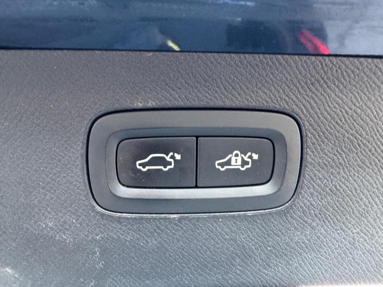 2017 Volvo XC90 2.0 T8 Hybrid Momentum Pro 5dr Geartronic ESTATE PETROL/ELECTRIC Automatic