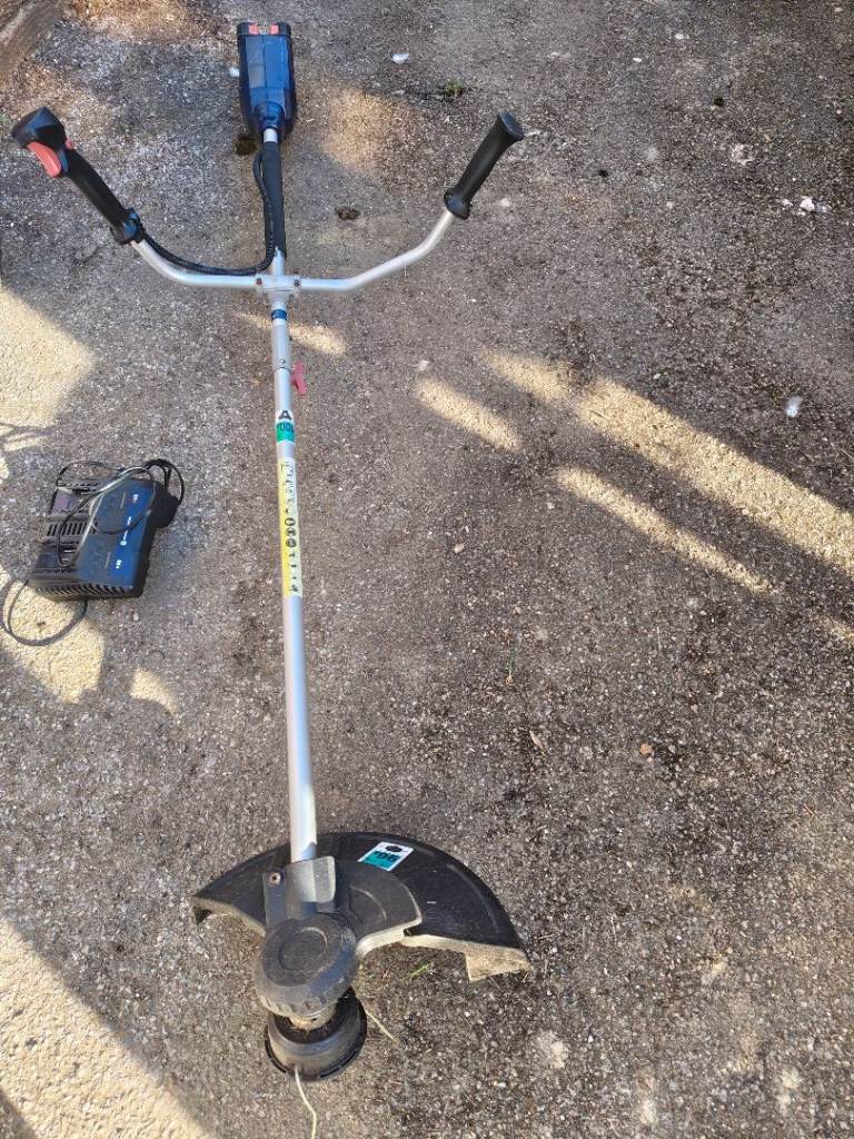 SOLD.   Spear and Jackson cordless strimmer