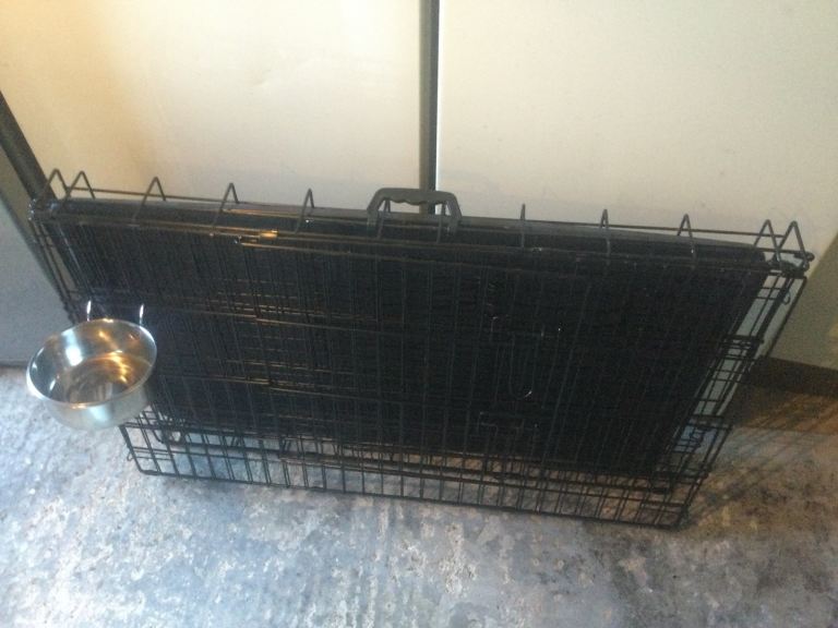 Fold up dog cage