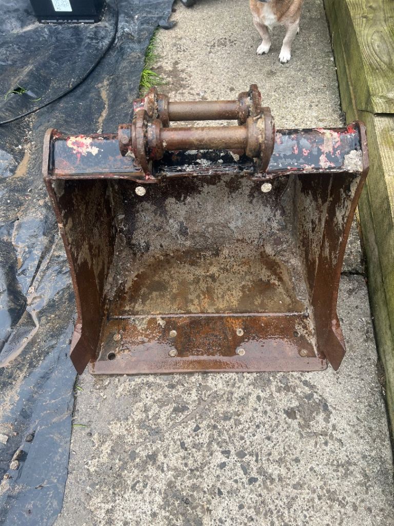 2 foot digging bucket and more 