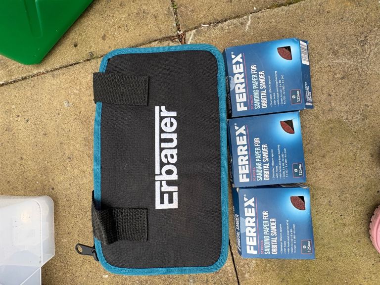 Erbauer ERO400 orbital sander and pads 