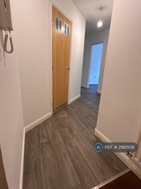 2 bedroom flat in Barnshaw House, Aylesbury, HP21 (2 bed) (#2981508)