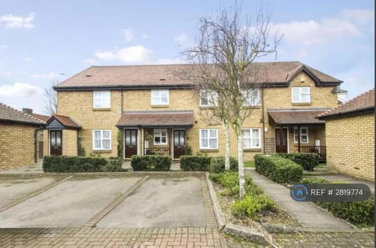 1 bedroom flat in Harmondsworth, West Drayton, UB7 (1 bed) (#2819774)