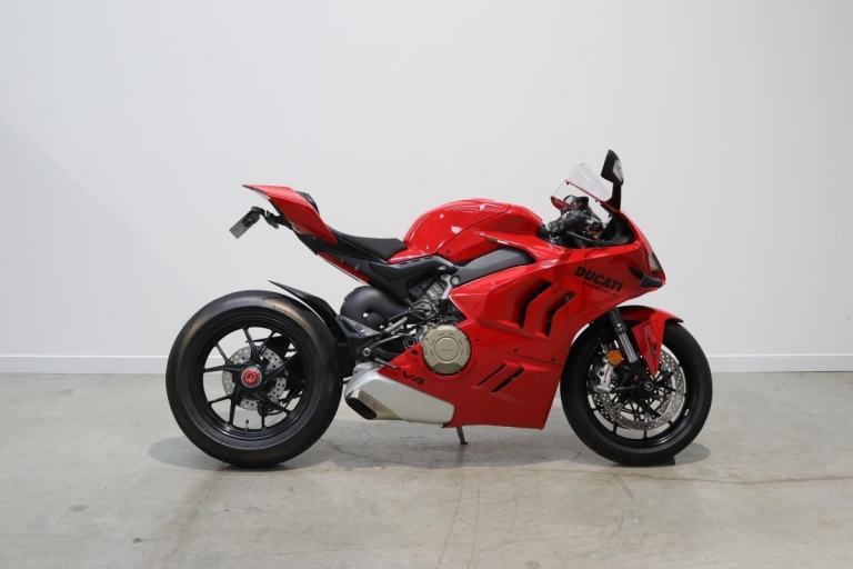 2024 Ducati Panigale V4 in Rosso Corsa, 2 Owners, 1800 Miles, 