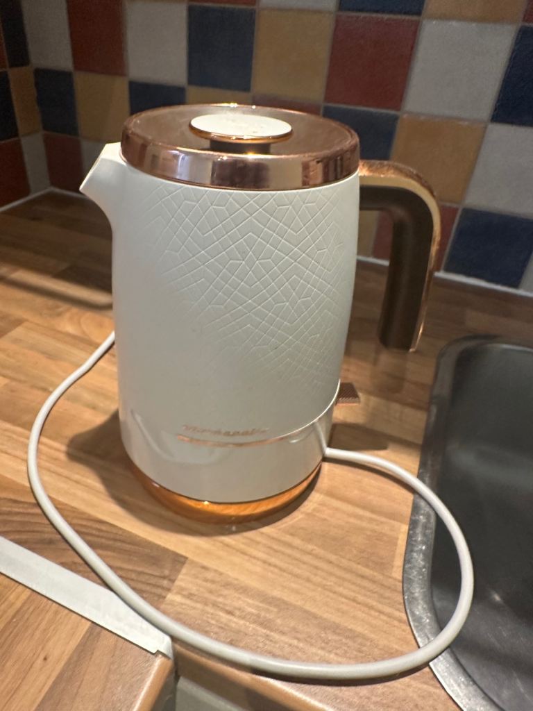 Beko kettle with box 