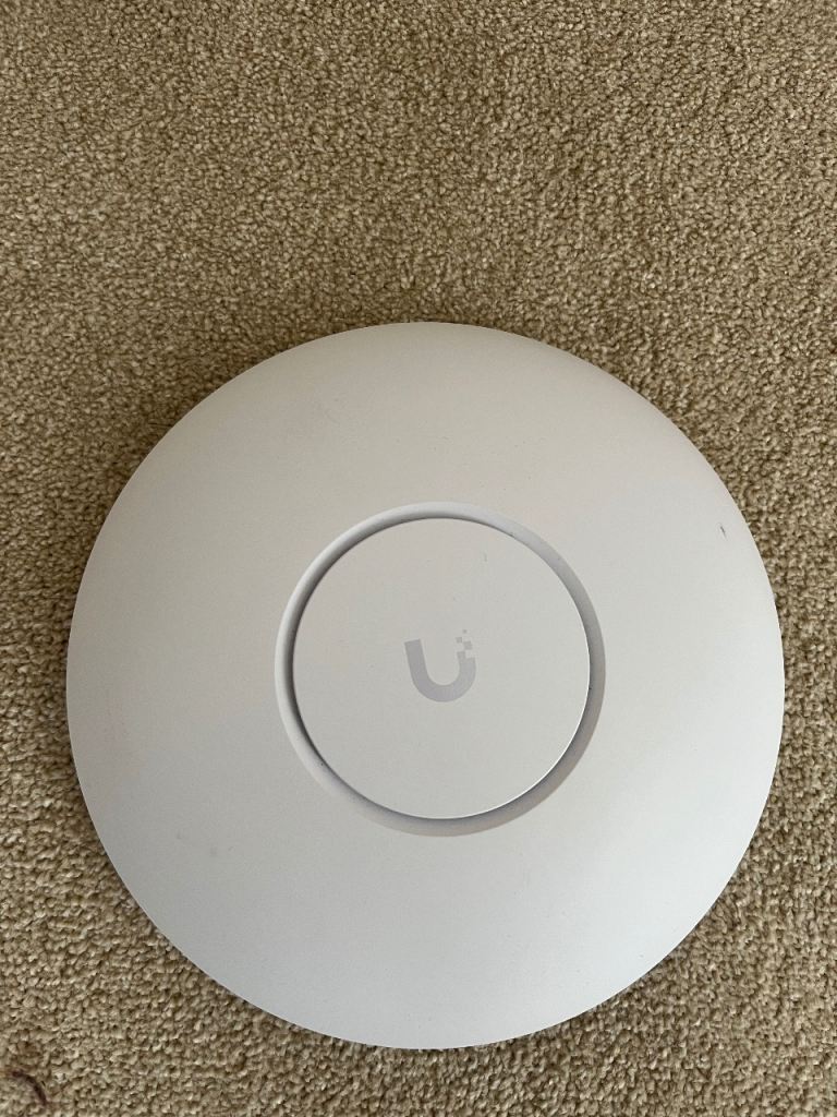 Ubiquiti U7 Pro with Poe adapter