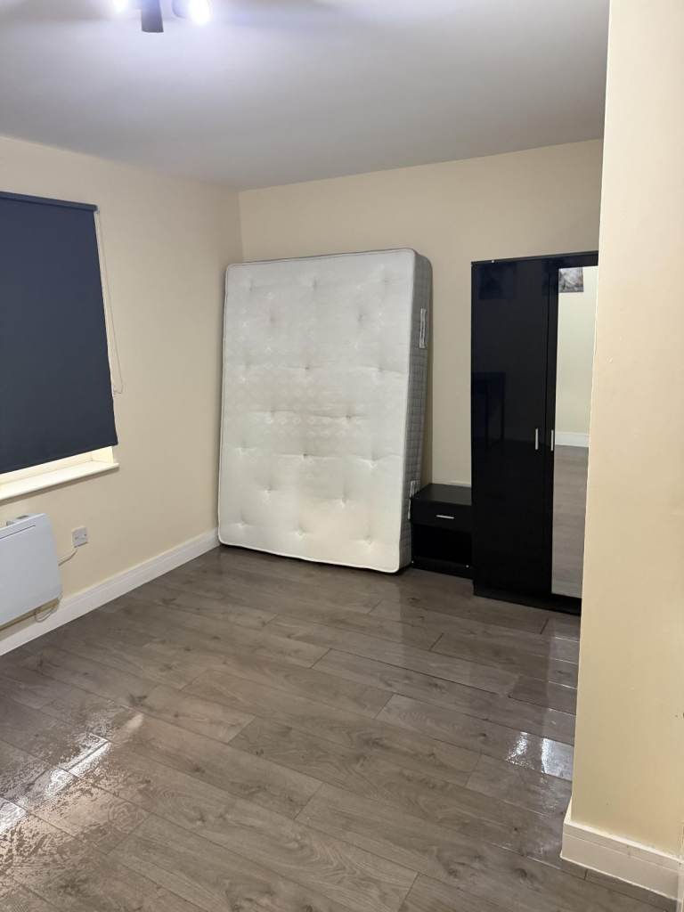 Studio Room Available - Foxholt Gardens, London, NW10 DSS APPLICANT EXCEPTED 