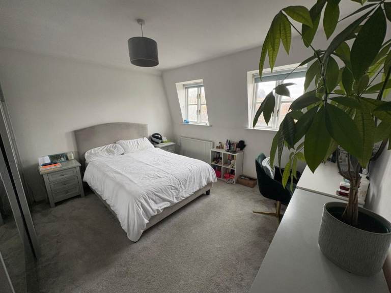 2 bedroom flat - Stepney Green