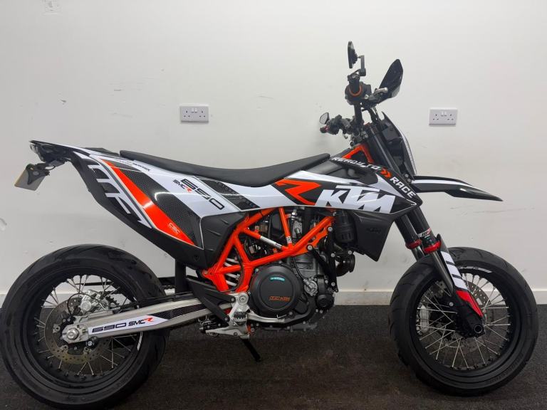  KTM 690 SMC R ** WINGS EXHAUST - PADDOCK BOBBINS - WARRANTY **