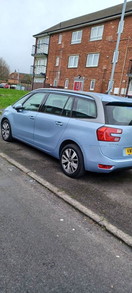 7 seater spacious car in excellent condition. 