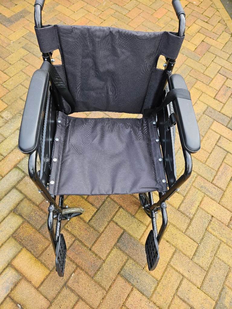 Manual foldable wheelchair
