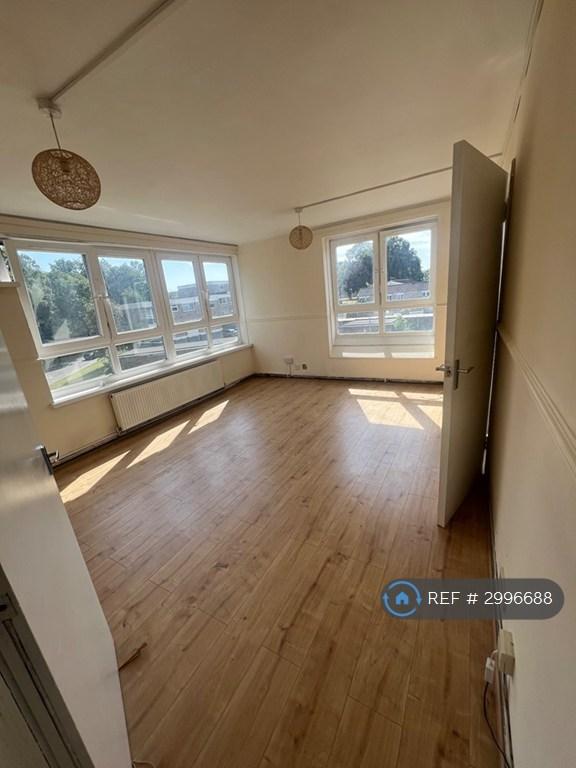 2 bedroom flat in Gibralter House, Great Warley, Brentwood, CM13 (2 bed) (#2996688)