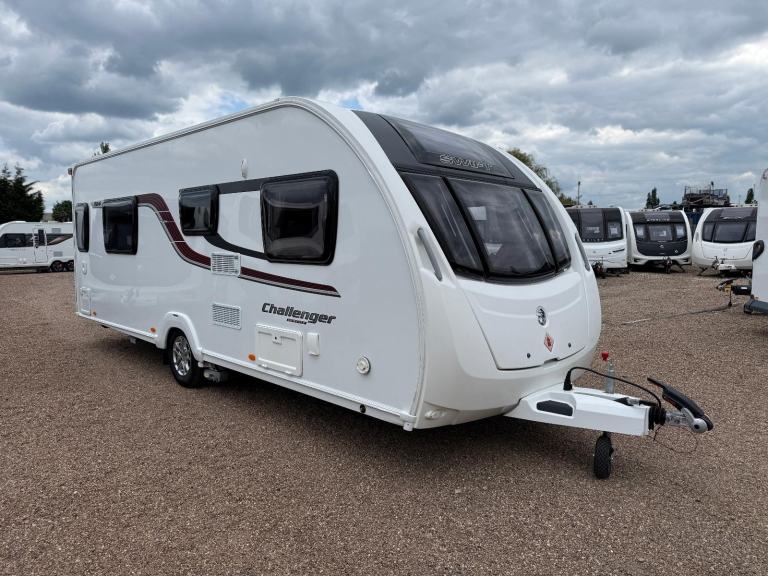 2015 SWIFT CHALLENGER HI-STYLE 584 - 4 BERTH FIXED ISLAND BED TOURING CARAVAN 