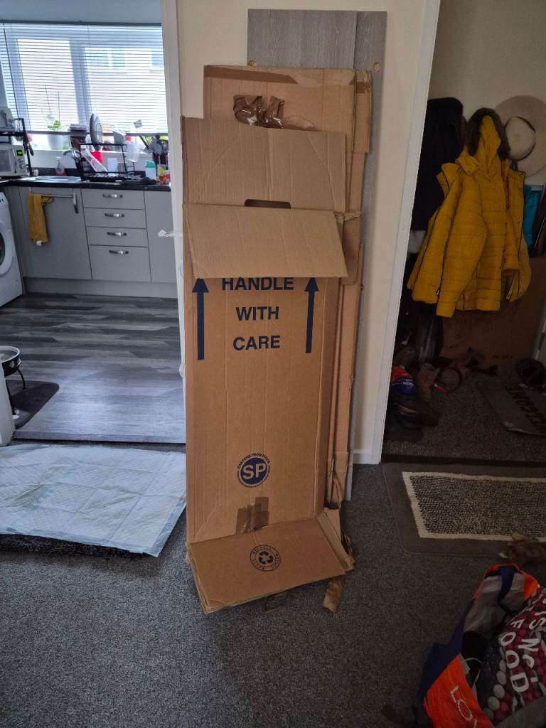 Wardrobe packing box