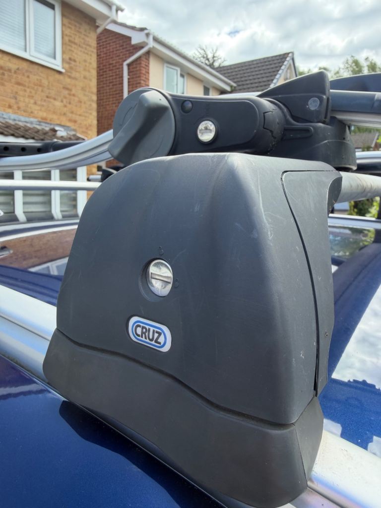 Cruz roof bars 