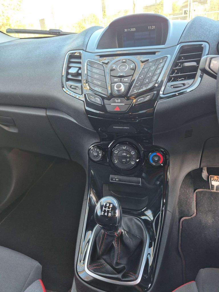 2015 Ford Fiesta 1.0 EcoBoost 140 Zetec S Red 3dr HATCHBACK PETROL Manual