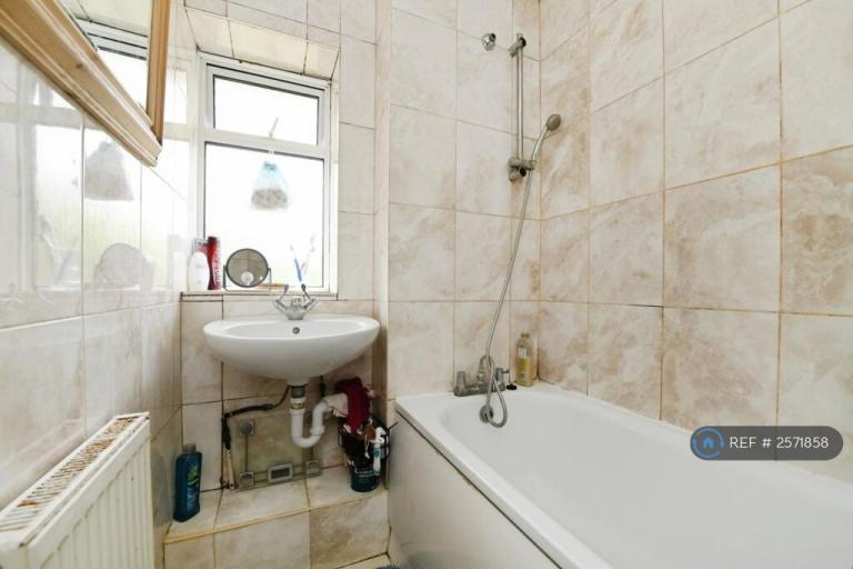 1 bedroom in Little Bentley, Basildon, SS14 (#2571858)