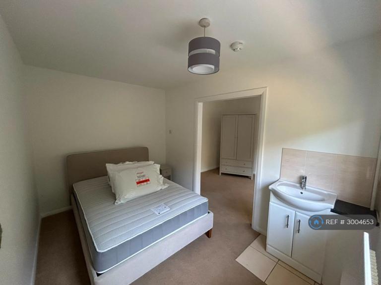 1 bedroom in Orchard Lane, East Molesey, KT8 (#3004653)