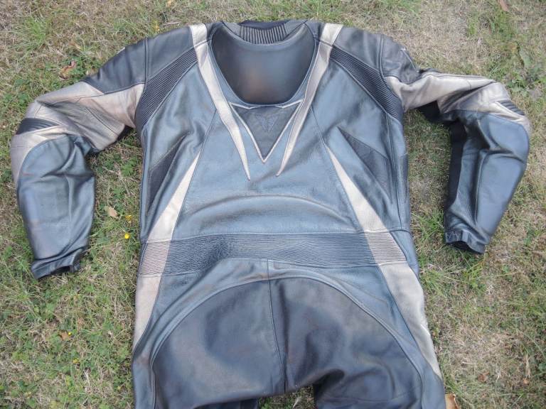 DAINESE ONE PIECE LEATHER BIKE MOTORBIKE SUIT LARGE MEDIUM