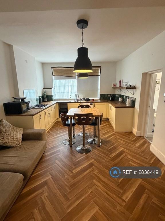3 bedroom flat in Gedling, Nottingham, NG4 (3 bed) (#2838449)