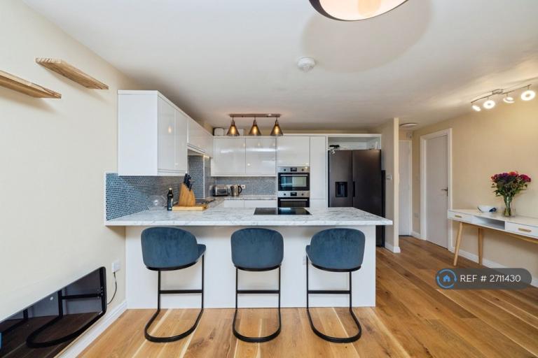 1 bedroom flat in Wapping High Street, London, E1W (1 bed) (#2711430)